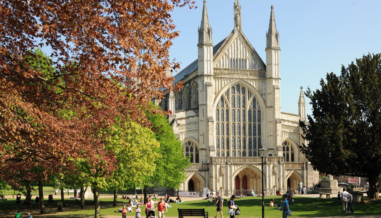 https://www.visit-hampshire.co.uk/dbimgs/Winchester%20Catherdral.jpg