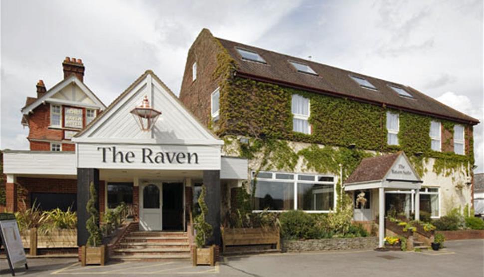 Raven Hotel - Hook - Visit Hampshire